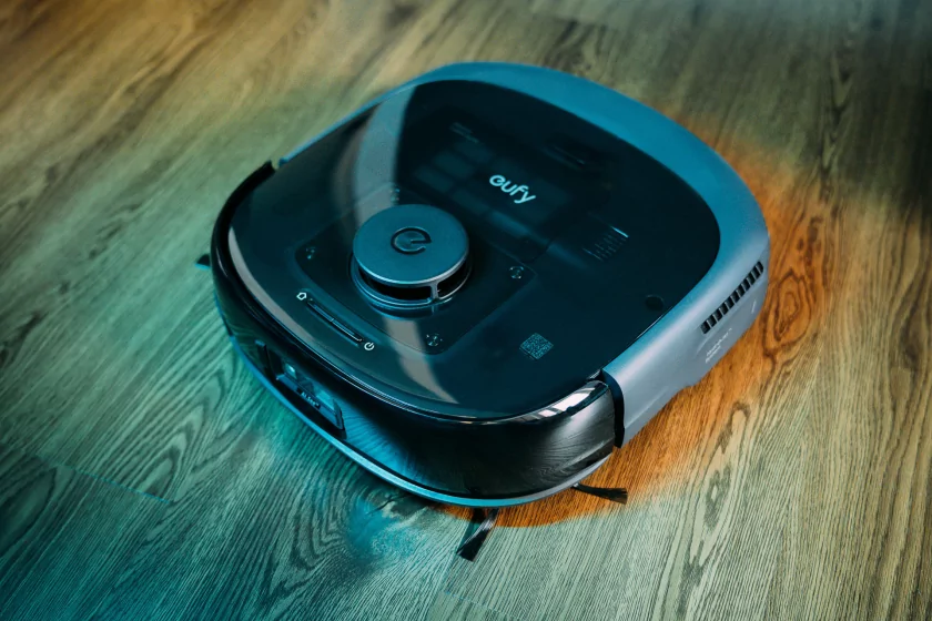 Умный робот-пылесос, геймерская гарнитура и монитор на 280 Гц: что подарить на 23 Февраля