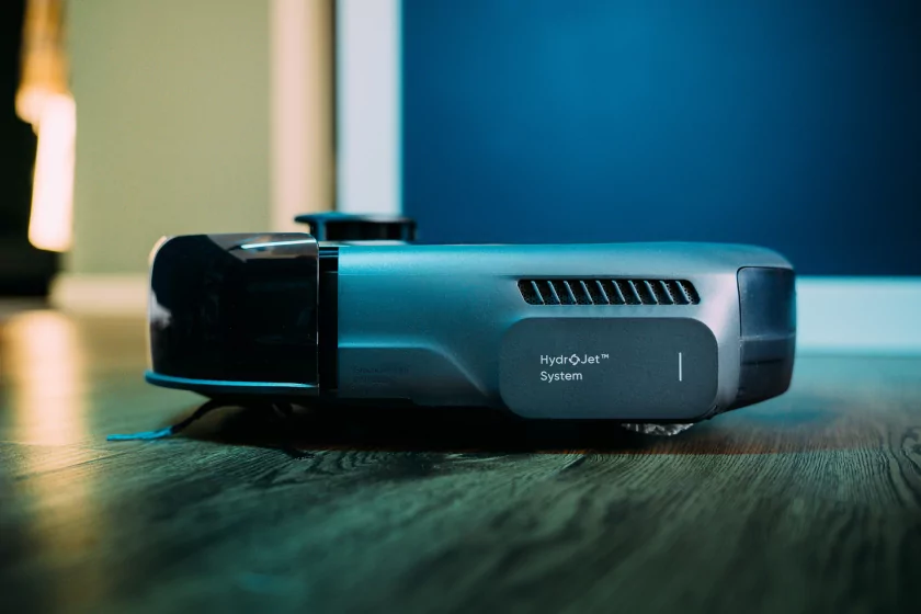 Умный робот-пылесос, геймерская гарнитура и монитор на 280 Гц: что подарить на 23 Февраля