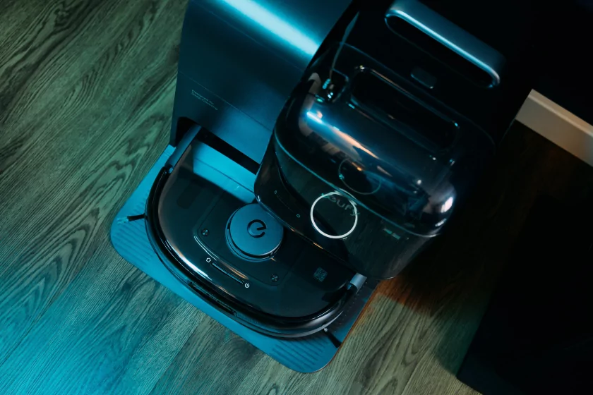 Умный робот-пылесос, геймерская гарнитура и монитор на 280 Гц: что подарить на 23 Февраля