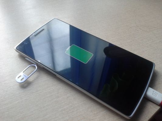 "Живой" обзор OnePlus One — "Убийцы" флагманов