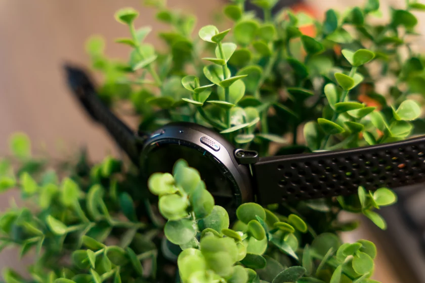 Крупные, но лёгкие: обзор смарт-часов для спорта Amazfit Active Max