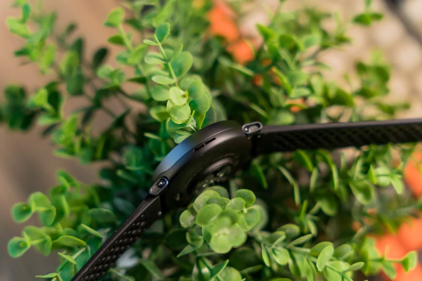 Крупные, но лёгкие: обзор смарт-часов для спорта Amazfit Active Max