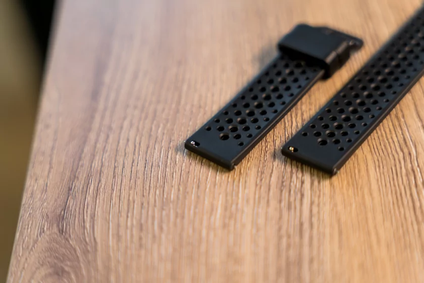 Крупные, но лёгкие: обзор смарт-часов для спорта Amazfit Active Max