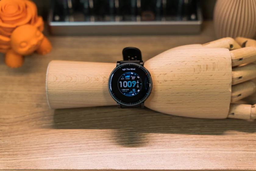 Крупные, но лёгкие: обзор смарт-часов для спорта Amazfit Active Max