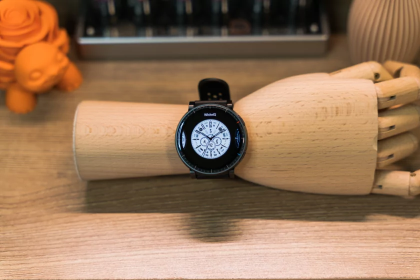 Крупные, но лёгкие: обзор смарт-часов для спорта Amazfit Active Max