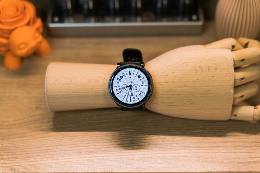 Крупные, но лёгкие: обзор смарт-часов для спорта Amazfit Active Max