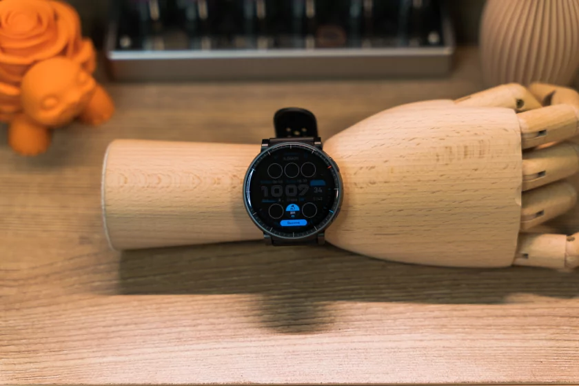 Крупные, но лёгкие: обзор смарт-часов для спорта Amazfit Active Max