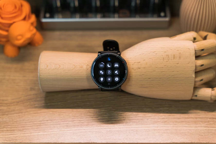 Крупные, но лёгкие: обзор смарт-часов для спорта Amazfit Active Max