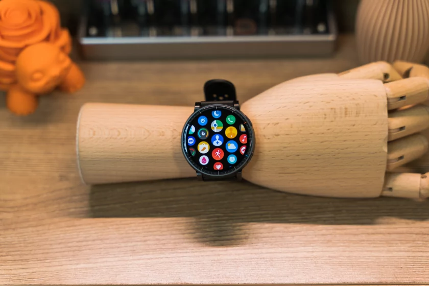 Крупные, но лёгкие: обзор смарт-часов для спорта Amazfit Active Max