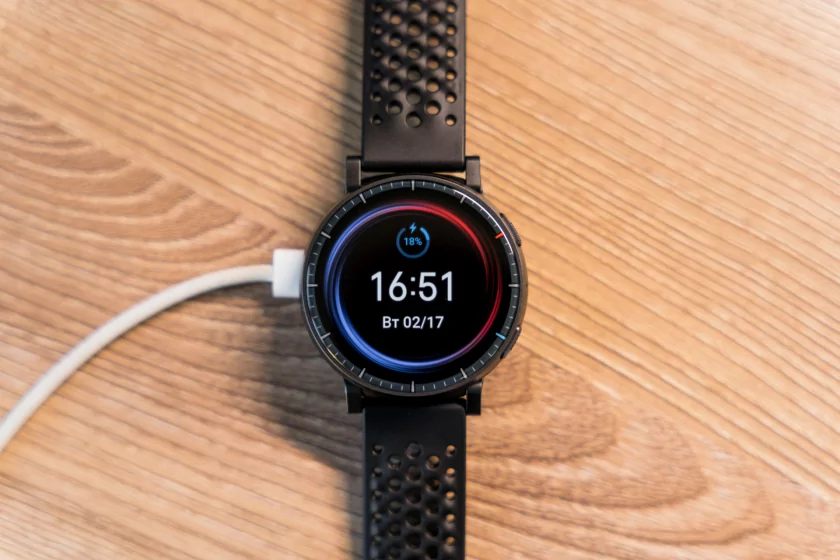 Крупные, но лёгкие: обзор смарт-часов для спорта Amazfit Active Max