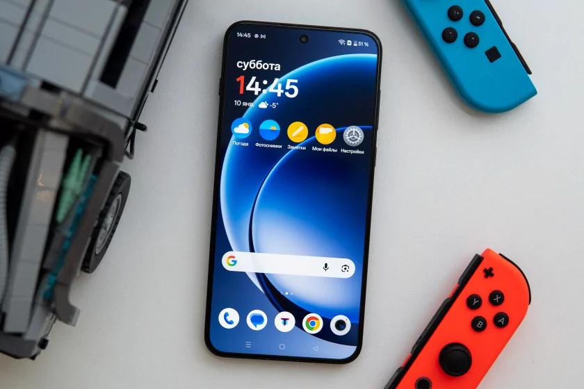 Умный робот-пылесос, геймерская гарнитура и монитор на 280 Гц: что подарить на 23 Февраля