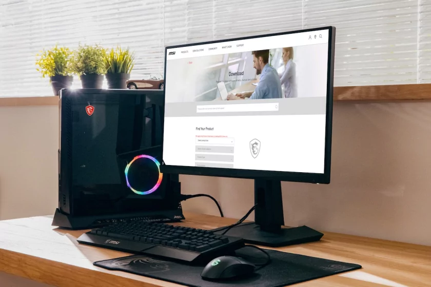 Умный робот-пылесос, геймерская гарнитура и монитор на 280 Гц: что подарить на 23 Февраля