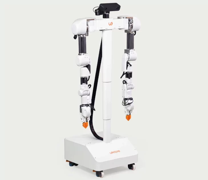 Робота для складывания белья предлагают за 7999 долларов, но иногда он не справляется без помощи человека