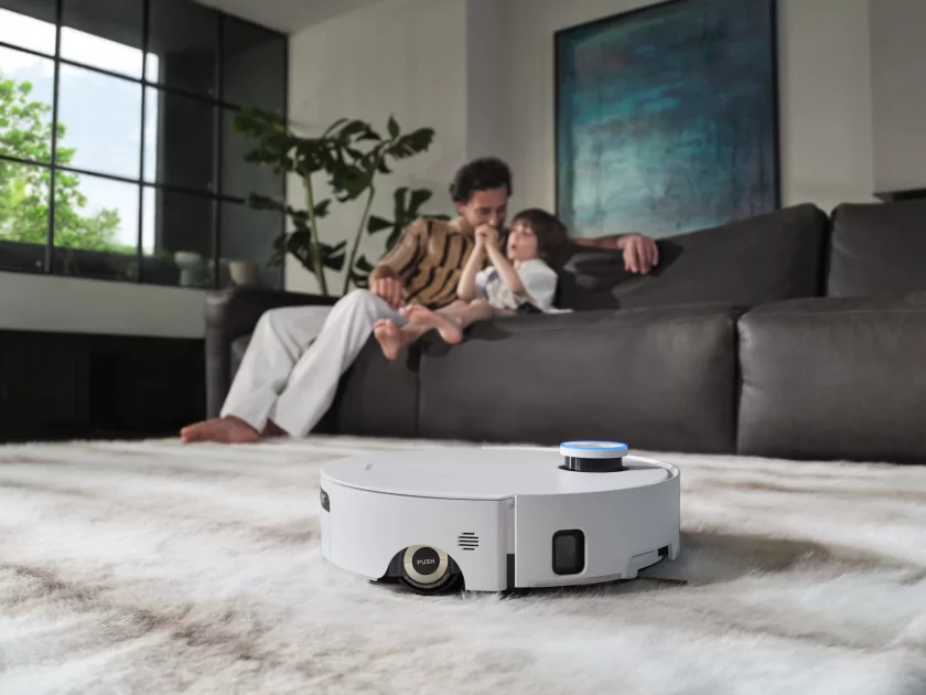 «Шагающий» через пороги робот-пылесос и швабра с кипятком: выбираем полезную технику на 8 Марта