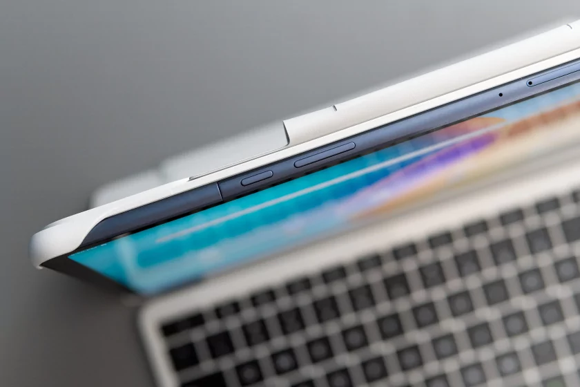 Огромный дисплей, корпус из металла и ИИ на борту: обзор Infinix XPAD Edge — Дизайн корпуса. 4