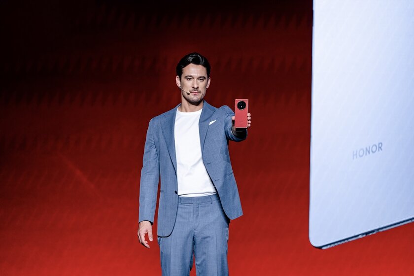 На MWC 2026 компания HONOR представила массу новинок: от самого тонкого в мире планшета до смартфона с камерой-роботом