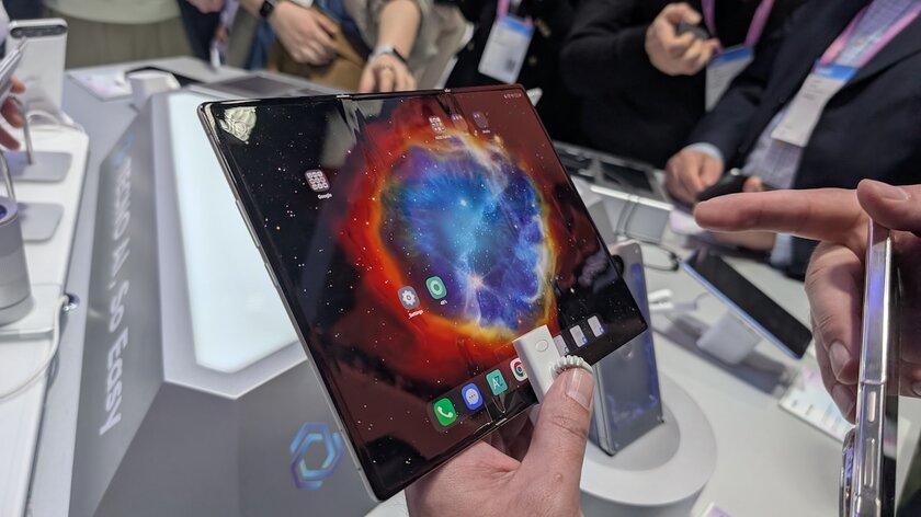 Крышка на электронных чернилах и Neon: Tecno представила стильные смартфоны