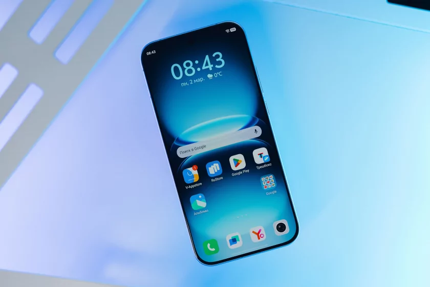 Флагманам пора на пенсию? Обзор iQOO 15R — небольшого и мощного смартфона с огромной батареей — Дизайн. 5