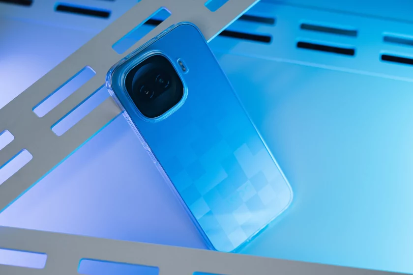 Флагманам пора на пенсию? Обзор iQOO 15R — небольшого и мощного смартфона с огромной батареей — Дизайн. 6