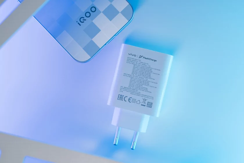 Флагманам пора на пенсию? Обзор iQOO 15R — небольшого и мощного смартфона с огромной батареей — Аккумулятор. 2