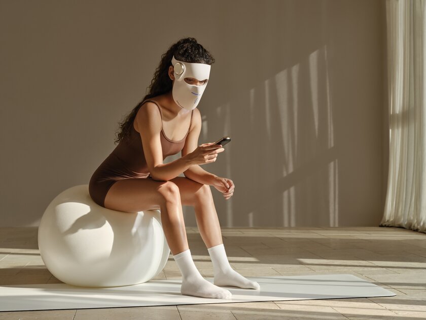 Идеального подарка девушкам не существу… Dreame привезла в РФ крутую LED-маску для ухода за лицом — Хорошая эргономика, комфортный материал и продуманный контроллер. 1