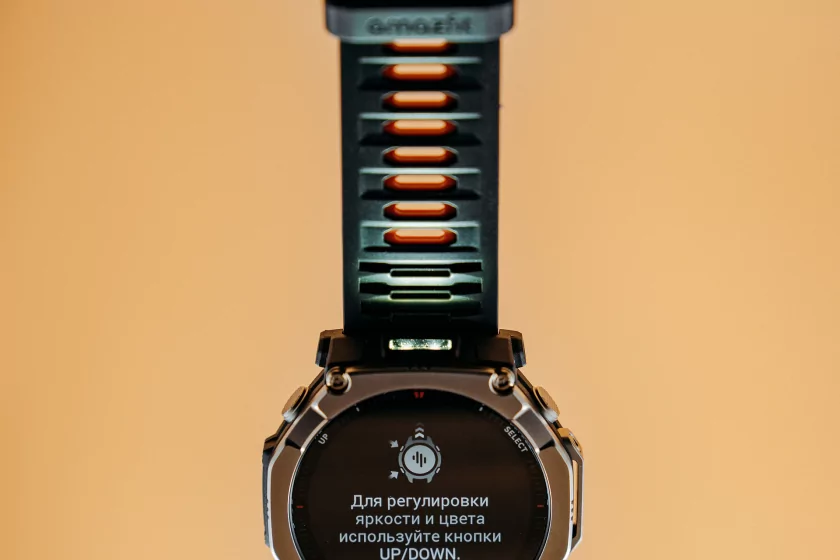 Титан, сапфир и месяц без розетки: обзор смарт-часов Amazfit T-Rex Ultra 2 — Дизайн. 3