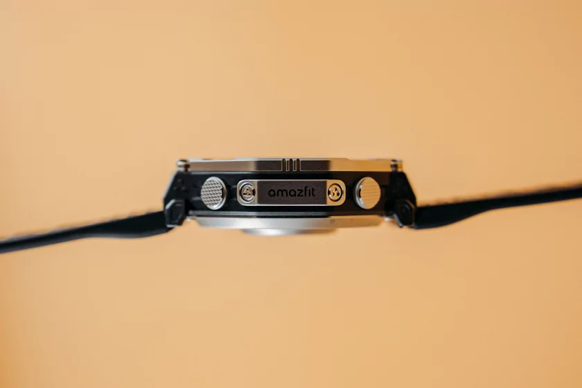 Титан, сапфир и месяц без розетки: обзор смарт-часов Amazfit T-Rex Ultra 2 — Дизайн. 5