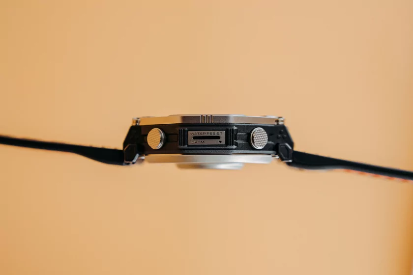 Титан, сапфир и месяц без розетки: обзор смарт-часов Amazfit T-Rex Ultra 2 — Дизайн. 6