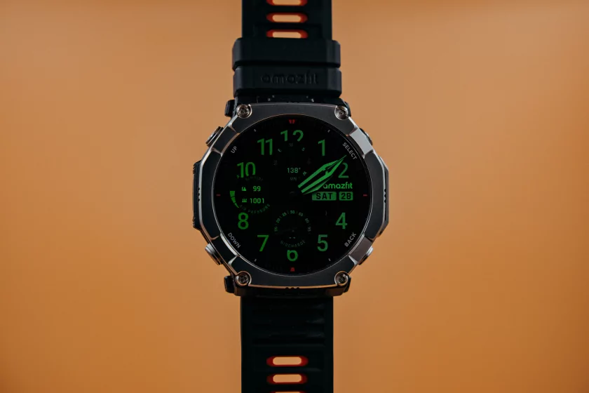 Титан, сапфир и месяц без розетки: обзор смарт-часов Amazfit T-Rex Ultra 2 — Дисплей. 5