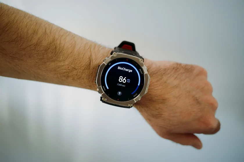Титан, сапфир и месяц без розетки: обзор смарт-часов Amazfit T-Rex Ultra 2 — Функции. 3