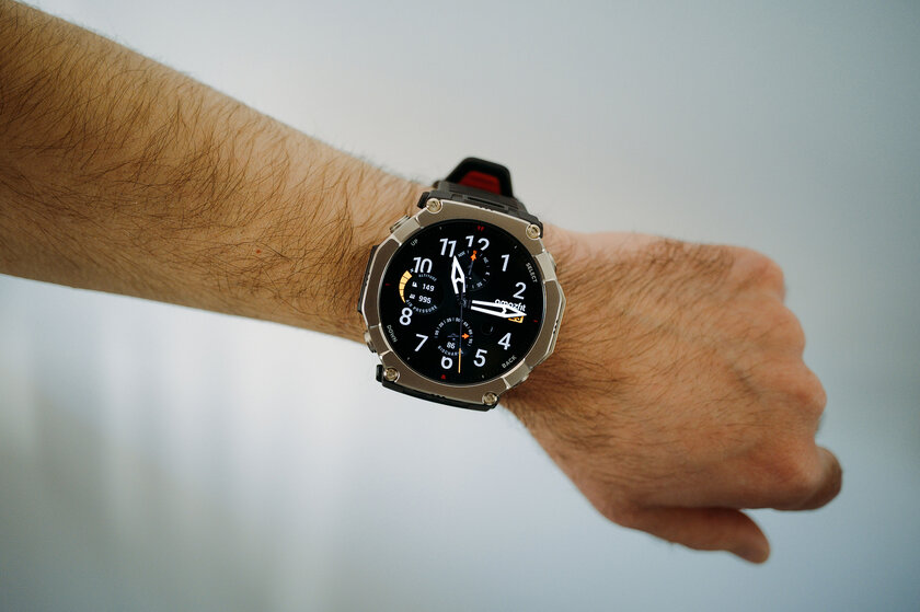 Титан, сапфир и месяц без розетки: обзор смарт-часов Amazfit T-Rex Ultra 2 — Отзыв. 1