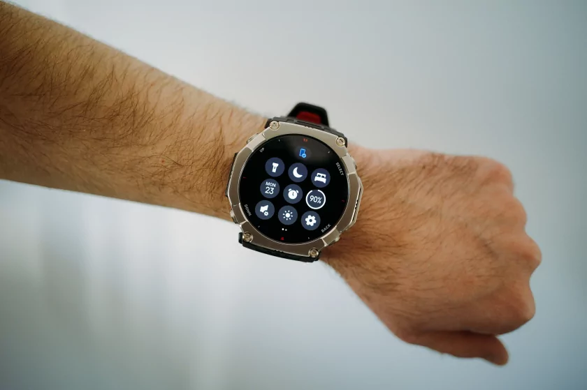 Титан, сапфир и месяц без розетки: обзор смарт-часов Amazfit T-Rex Ultra 2 — Прошивка и приложение-компаньон. 1