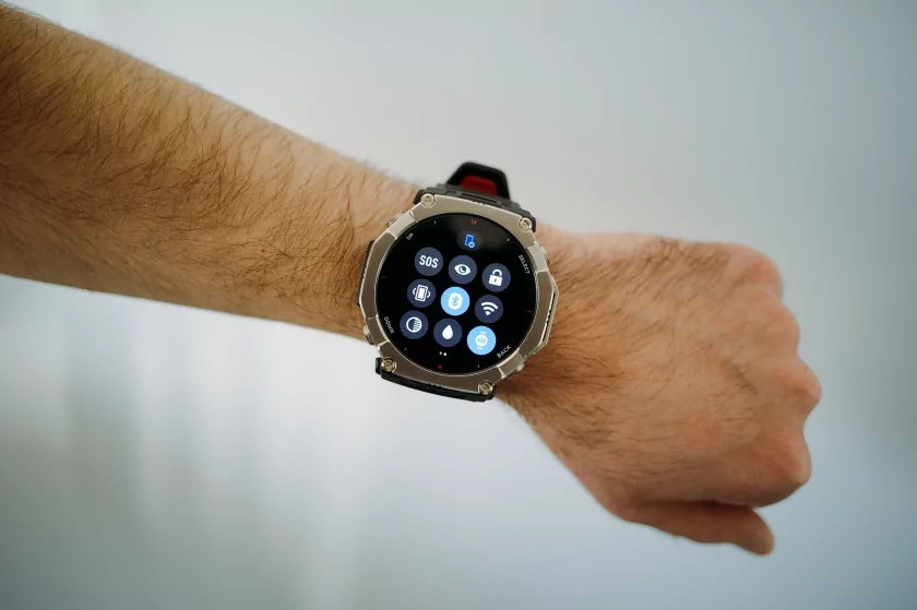 Титан, сапфир и месяц без розетки: обзор смарт-часов Amazfit T-Rex Ultra 2 — Прошивка и приложение-компаньон. 2