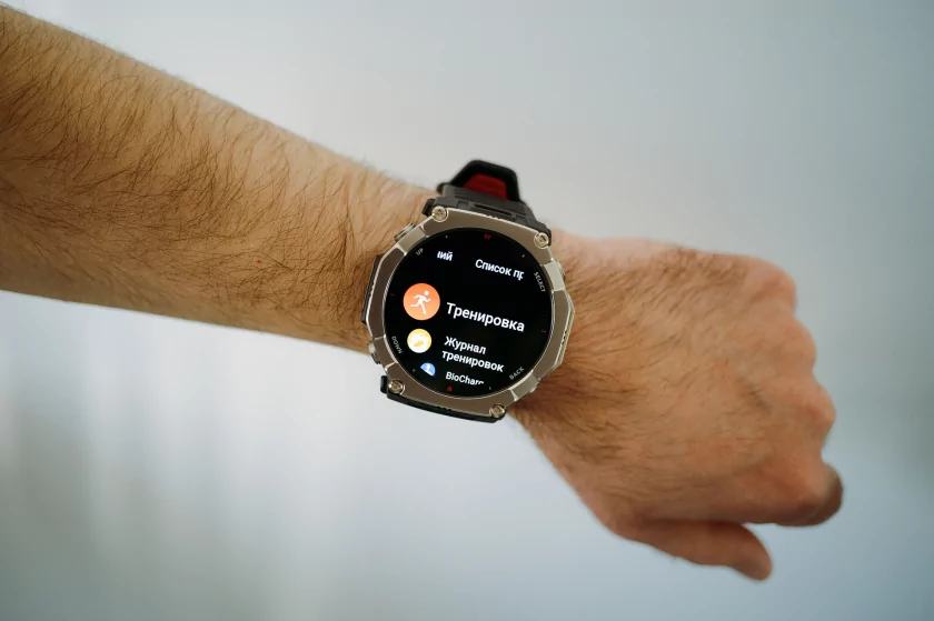 Титан, сапфир и месяц без розетки: обзор смарт-часов Amazfit T-Rex Ultra 2 — Прошивка и приложение-компаньон. 7