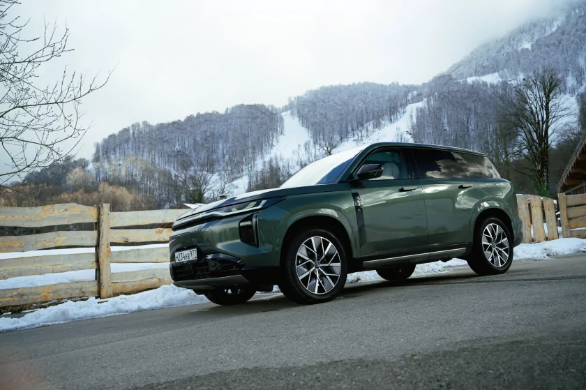 Бегущая строка на фарах, царский второй ряд и заявка на классику: обзор GAC S7