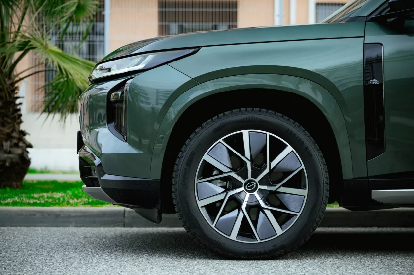 Бегущая строка на фарах, царский второй ряд и заявка на классику: обзор GAC S7 — Встреча. 4