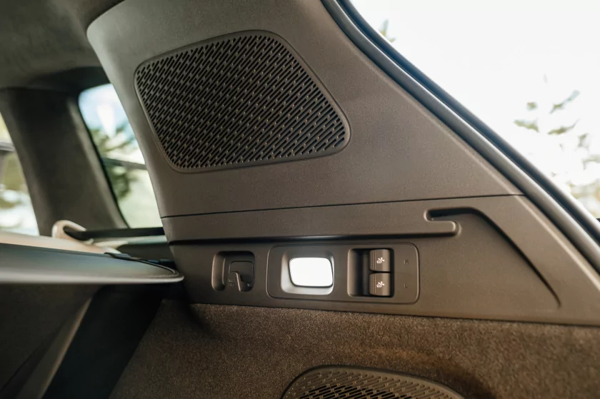 Бегущая строка на фарах, царский второй ряд и заявка на классику: обзор GAC S7 — Встреча. 22