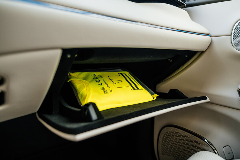 Бегущая строка на фарах, царский второй ряд и заявка на классику: обзор GAC S7 — Встреча. 33