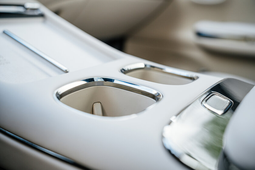 Бегущая строка на фарах, царский второй ряд и заявка на классику: обзор GAC S7 — Встреча. 35