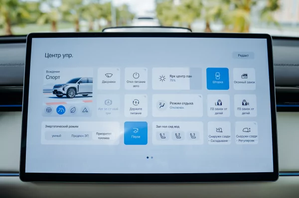 Бегущая строка на фарах, царский второй ряд и заявка на классику: обзор GAC S7 — Встреча. 39