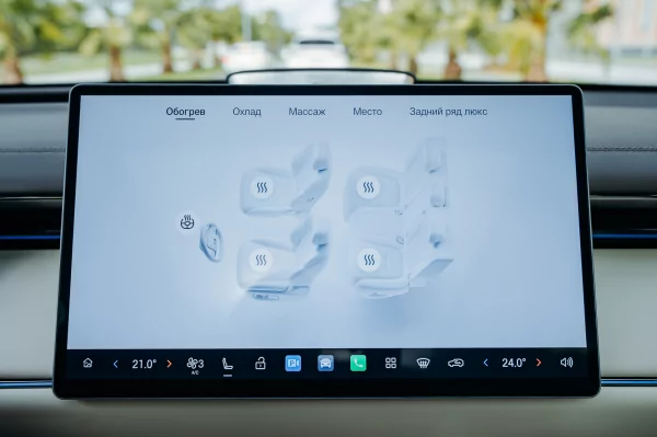 Бегущая строка на фарах, царский второй ряд и заявка на классику: обзор GAC S7 — Встреча. 44