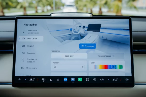 Бегущая строка на фарах, царский второй ряд и заявка на классику: обзор GAC S7 — Встреча. 50