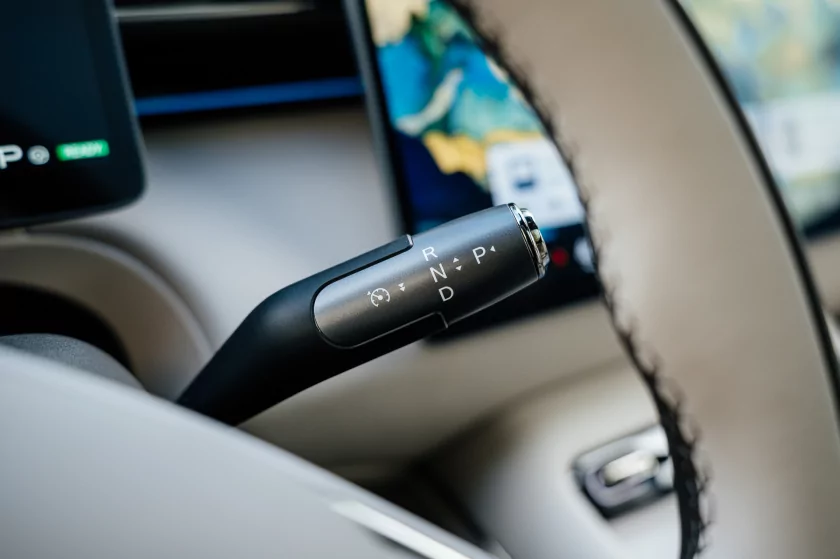 Бегущая строка на фарах, царский второй ряд и заявка на классику: обзор GAC S7 — Встреча. 61