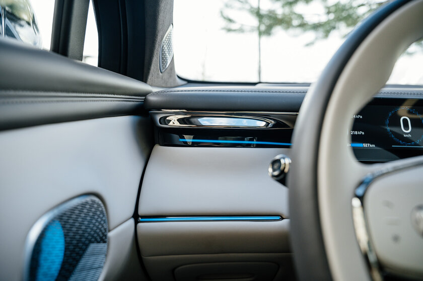 Бегущая строка на фарах, царский второй ряд и заявка на классику: обзор GAC S7 — Встреча. 67