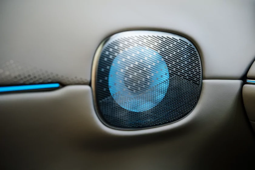 Бегущая строка на фарах, царский второй ряд и заявка на классику: обзор GAC S7 — Встреча. 69