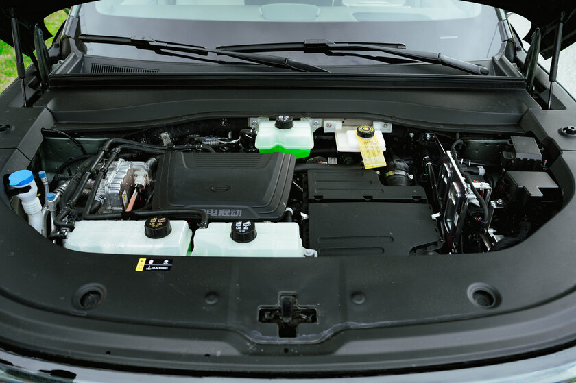 Бегущая строка на фарах, царский второй ряд и заявка на классику: обзор GAC S7 — В путь. 5