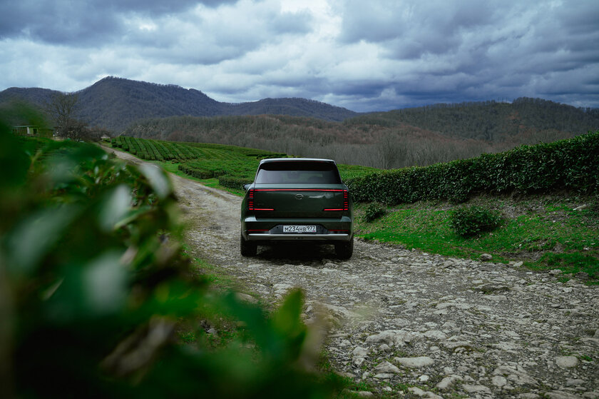 Бегущая строка на фарах, царский второй ряд и заявка на классику: обзор GAC S7 — В путь. 3