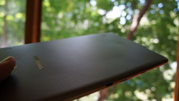Samsung GALAXY Tab S: перегрев планшетов вызывает деформацию задней панели