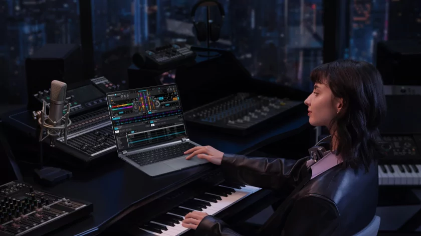 HUAWEI MateBook GT 14 со светящимся логотипом уже можно предзаказать в М.Видео