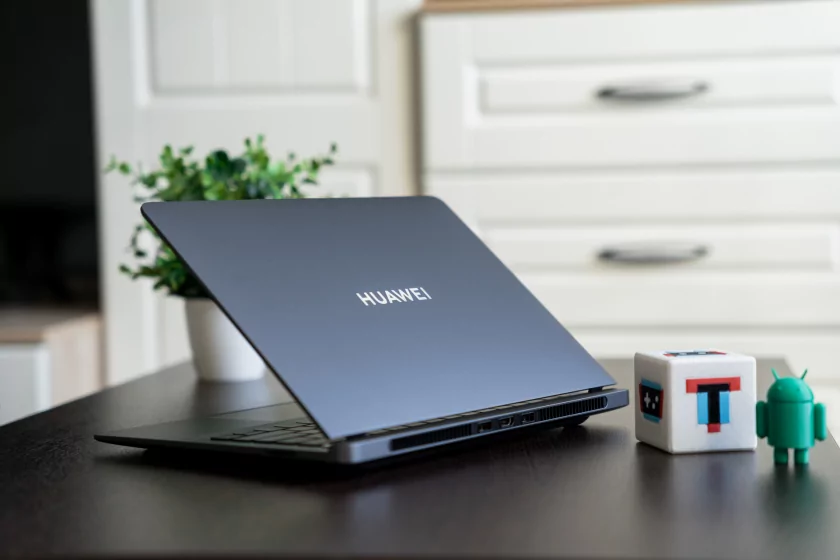 Разрыв шаблонов: обзор рабочего ноутбука HUAWEI MateBook GT 14 с необычной конструкцией